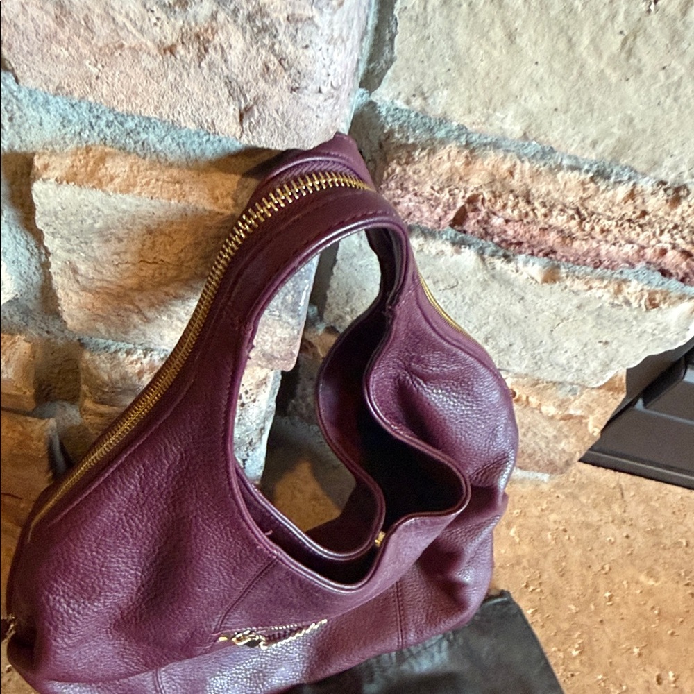 Beautiful Vince Camuto Leather Hobo slouchy Bag with Chain Detail - Picture 5 of 12